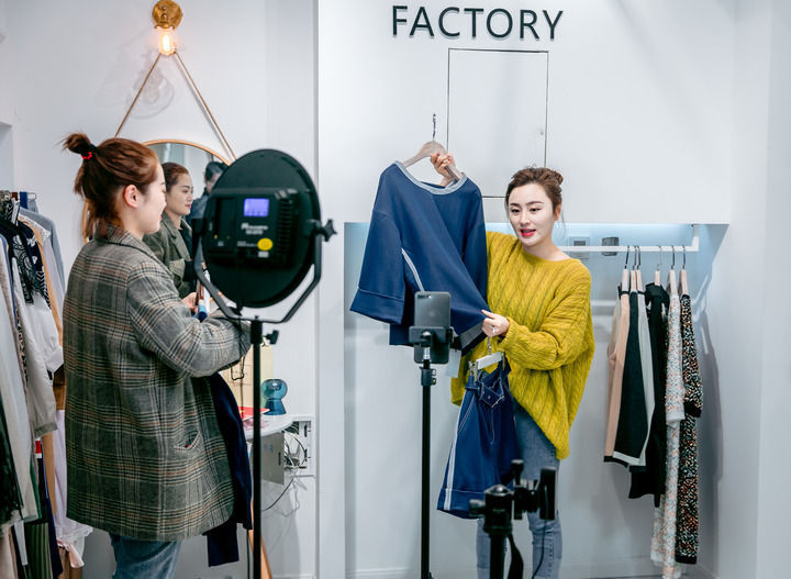 中国经济样本观察・县域样本篇丨72小时定制羽绒服可交付！这座江苏小城如何引领国际时尚