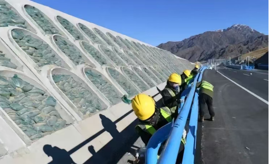 世界在建最长高速公路隧道――天山胜利隧道年底将具备通车条件