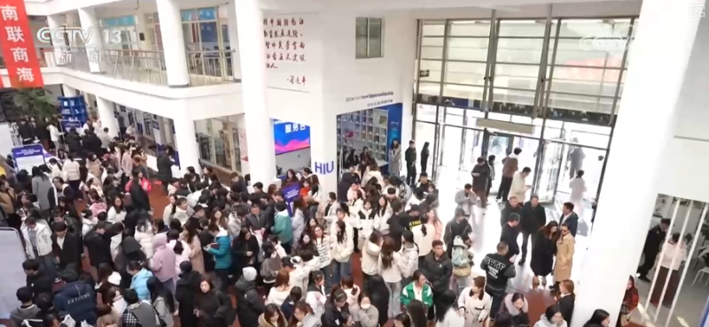 @高校毕业生，就业“大礼包”请查收！2025年秋招这几类人才成“香饽饽”↓