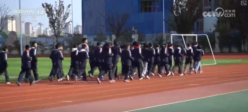 多元尝试打造快乐假期 “托底+协同”满足学生多样需求 | 多视角观察首个“秋假”↓