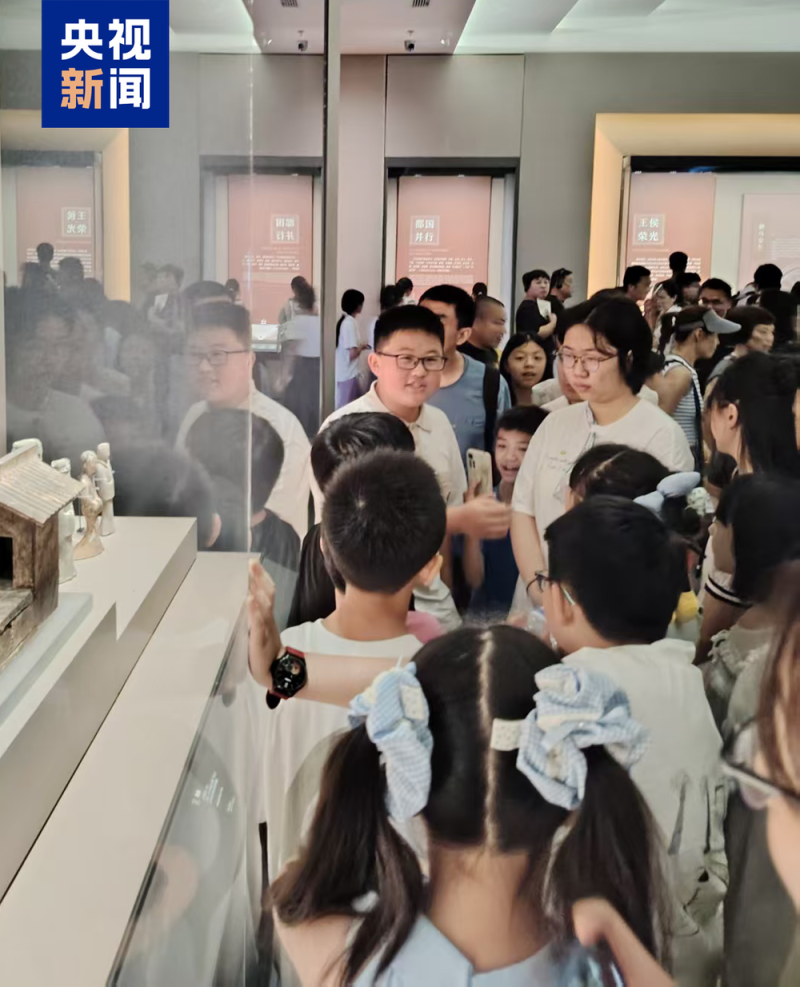 将卧室“爆改”成博物馆?这位初中生火了!