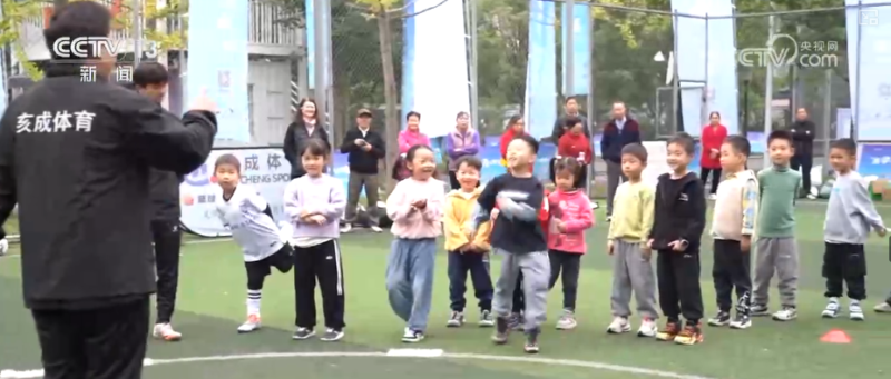 多元尝试打造快乐假期 “托底+协同”满足学生多样需求 | 多视角观察首个“秋假”↓