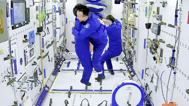 【理响中国・薪火“燃”青春】迈步踏上新长征：以青春密码解时代命题