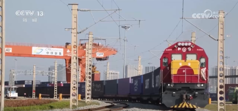 迈向“十五五”美丽图景・一线见闻 | “硬核”支撑发力 “钢铁驼队”加速启程