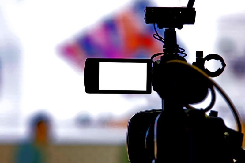 宣称“渠道货”实为高仿品 网络平台直播售假该如何治理?