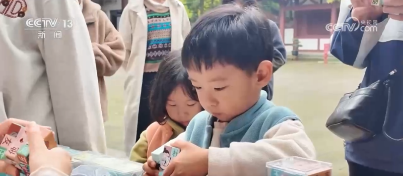 秋假游带热多地景区 “专属优惠+特色活动”释放文旅消费活力