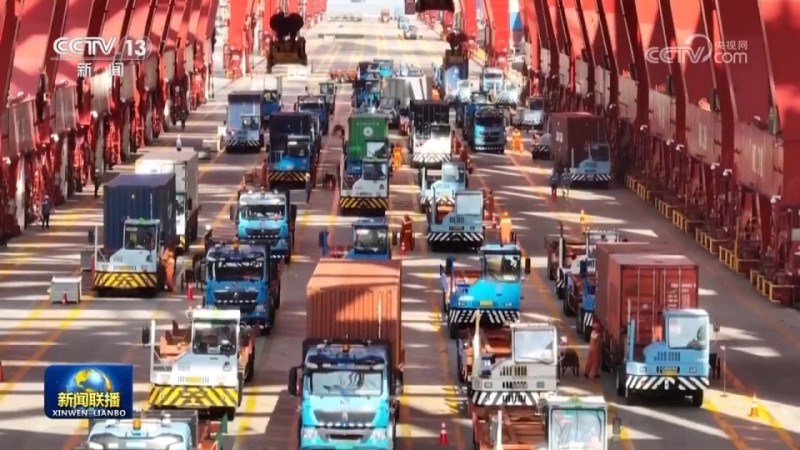 【学习贯彻四中全会精神・一线见闻】“钢铁驼队”驰新程