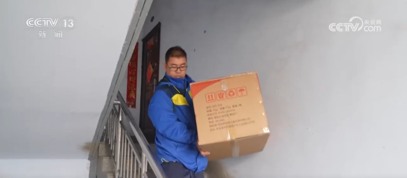 科技赋能快递业跑出“加速度” “小包裹”见证经济“大活力”