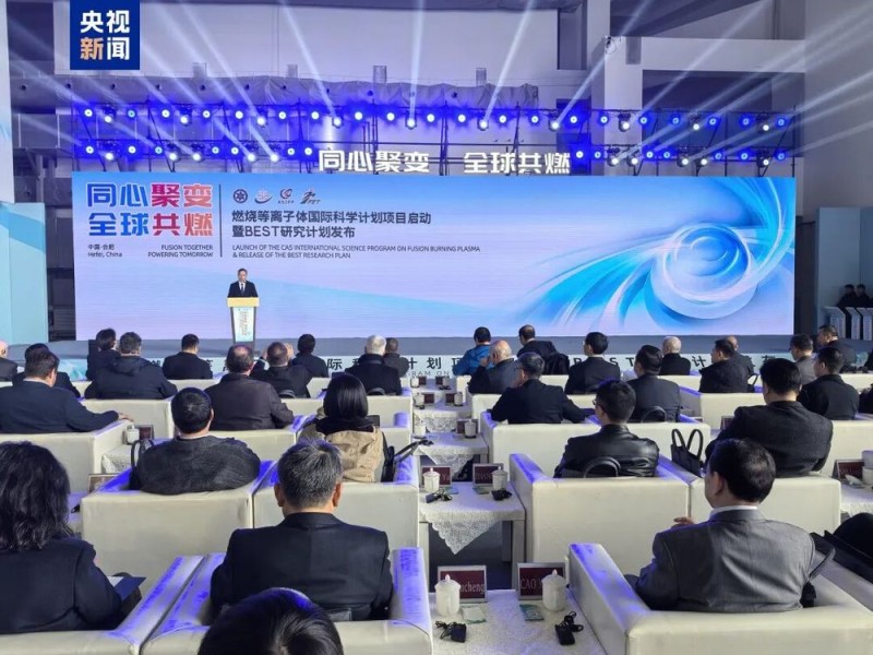 7点出发｜彝族老人列车上遭游客围堵拍摄，成都铁路通报！