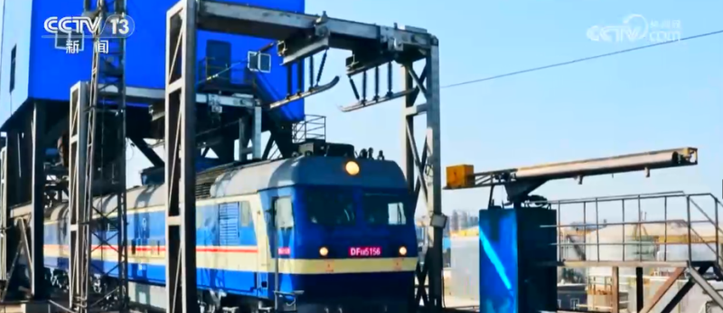 33.78亿吨、3%，创新高！铁路货运“大动脉”畅通有力 成绩单“含金量”足