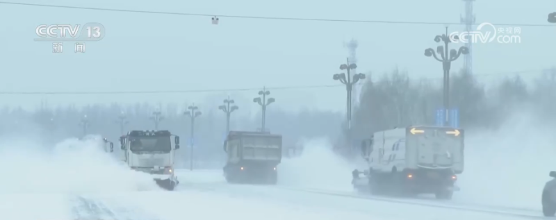 多地以雪为“令”迅速响应 联动开展除雪保畅工作