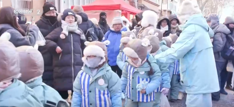 细节织就冰雪季“温暖网络”！从“菜篮子”到“网红打卡地”冷冰雪“热力四射”