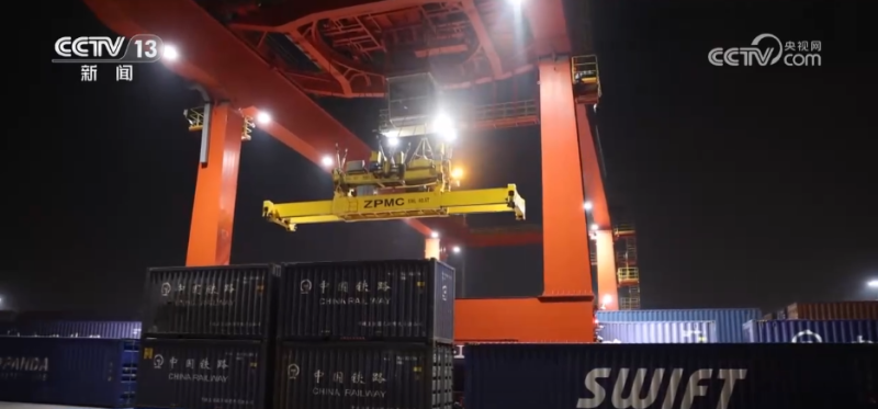 迈向“十五五”美丽图景・一线见闻 | “硬核”支撑发力 “钢铁驼队”加速启程