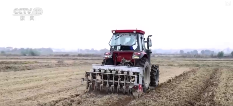 各地精准施策全力以赴高质量播种 “新技术+新设备”让秋冬种更“智慧”