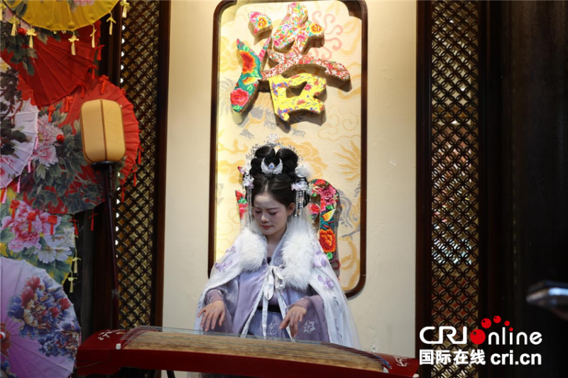 【2025打卡中国】这里藏着中国最硬核的浪漫！ 外国网红狂赞：“洛阳，不愧是你！”