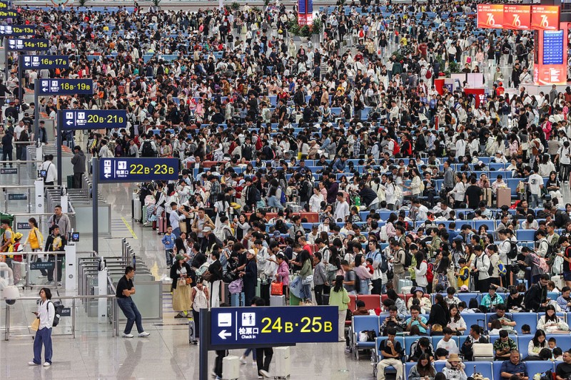 从“铁路修到苗家寨”到高铁全覆盖,贵州青山挂起“银飘带”