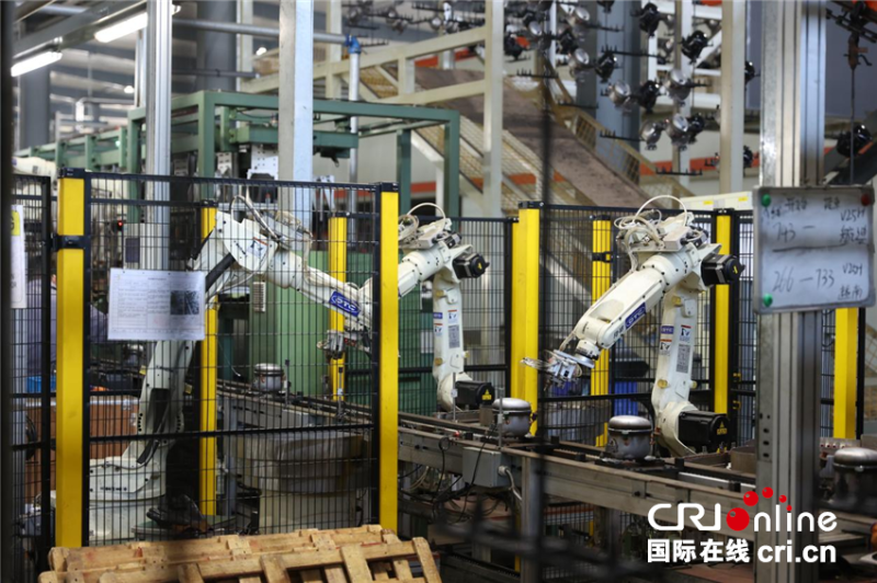 【2025打卡中国】商丘民权有多“冷”?外国网红在这里找到了一条百亿“热”链! 【2025打卡中国】商丘民权有多“冷”?外国网红在这里找到了一条百亿“热”链!