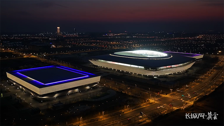 雄安夜景航拍。 雄安,一座现代化新城正拔节生长