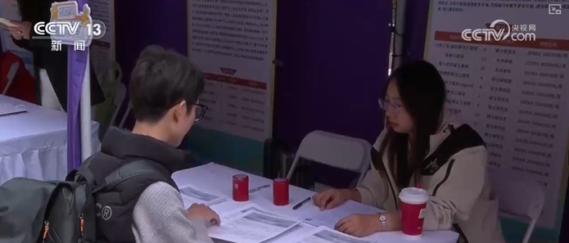 @高校毕业生，就业“大礼包”请查收！2025年秋招这几类人才成“香饽饽”↓