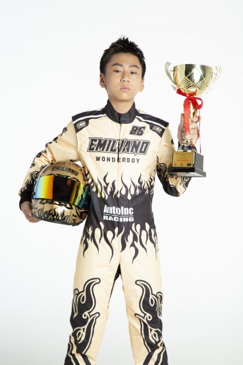 EC一平荣登《联合早报》新加坡艺人顶流前列,以坚韧书写成长答卷