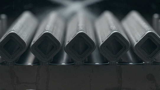 一撮钛粉末，如何变成 Apple Watch 最复杂的金属结构？｜独家专访