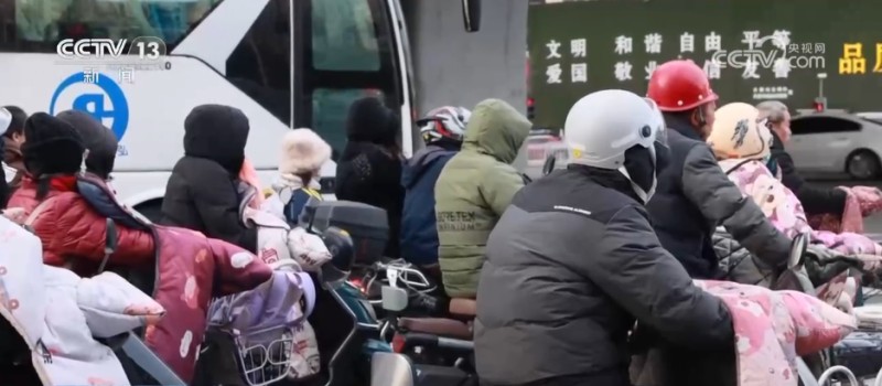 多地迎来降雪降温天气 各部门积极应对保民生