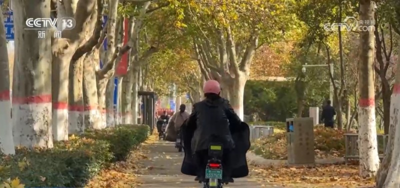 多地迎来降雪降温天气 各部门积极应对保民生