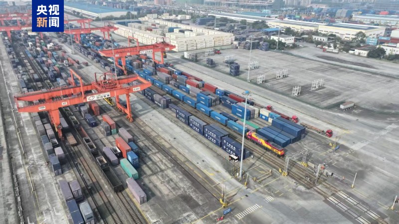 中欧班列累计开行突破12万列 发送货值超4900亿美元
