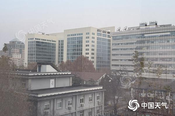 北京周末晴暖温差大 明日大风扬沙需做好防护