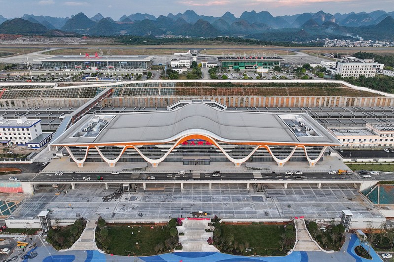 从“铁路修到苗家寨”到高铁全覆盖,贵州青山挂起“银飘带”