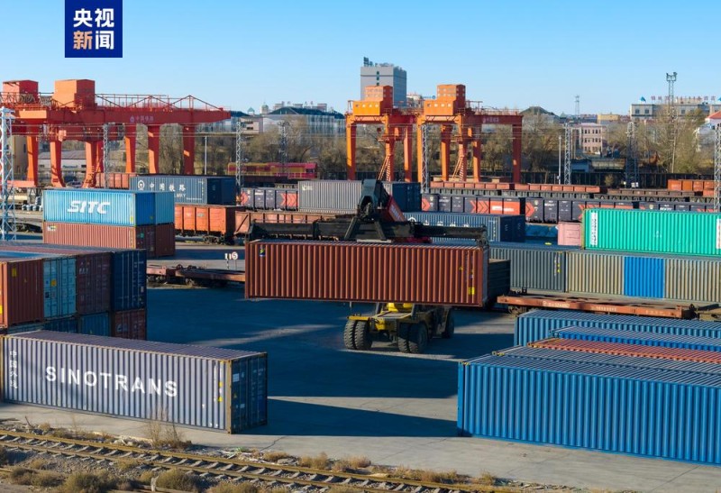 今年中欧班列中通道通行量突破3500列