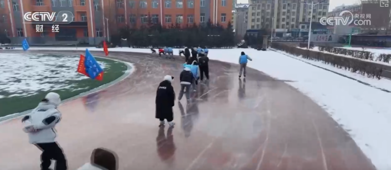 依托冰雪优势开展特色体育活动 学生在运动中享受冬季乐趣