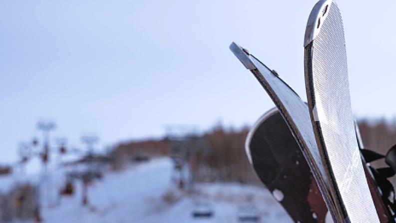 未成年人滑雪撞伤他人，谁之过？法院这样判→