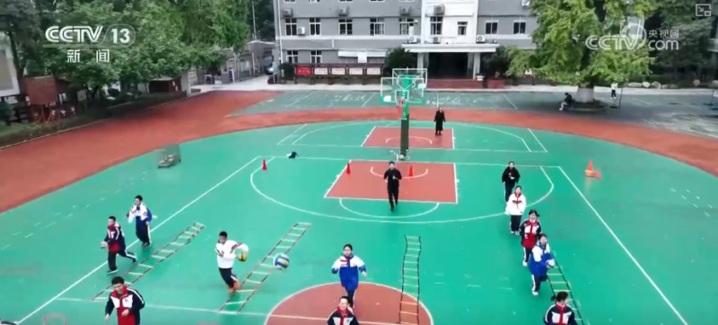 多元尝试打造快乐假期 “托底+协同”满足学生多样需求 | 多视角观察首个“秋假”↓