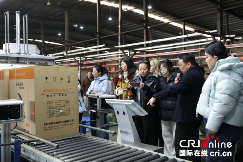 【2025打卡中国】商丘民权有多“冷”?外国网红在这里找到了一条百亿“热”链! 【2025打卡中国】商丘民权有多“冷”?外国网红在这里找到了一条百亿“热”链!