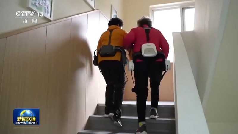 视频丨社区养老暖意浓!智慧康养设备加速融入银发生活