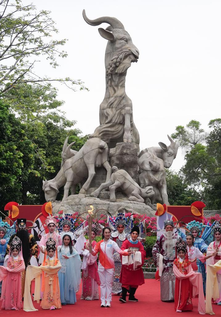 三地联动四城同传 全运会历史首次跨境火炬传递举行