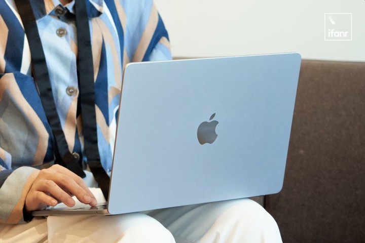 苹果在中国营收依旧下滑,好消息是 iPhone 17 卖爆了