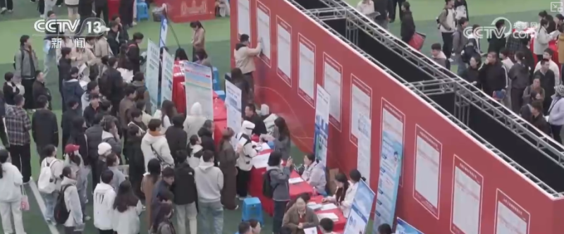 @高校毕业生，就业“大礼包”请查收！2025年秋招这几类人才成“香饽饽”↓