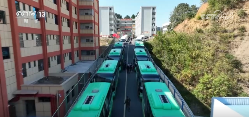 “公交带货”激发乡村物流活力 打通快递进村“最后一公里”