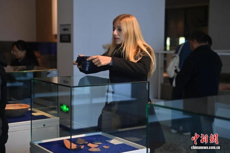 东西问|短评:为何说汉学源自中国、属于世界?