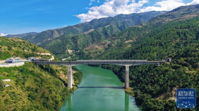 四中全会精神在基层丨这座宝藏车站让山乡居民搭上“幸福快车”