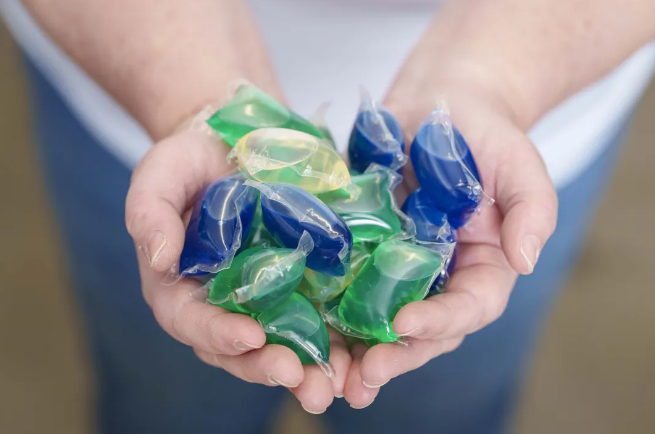 洗衣服时一个操作 灼伤眼角膜 这东西很多人爱用