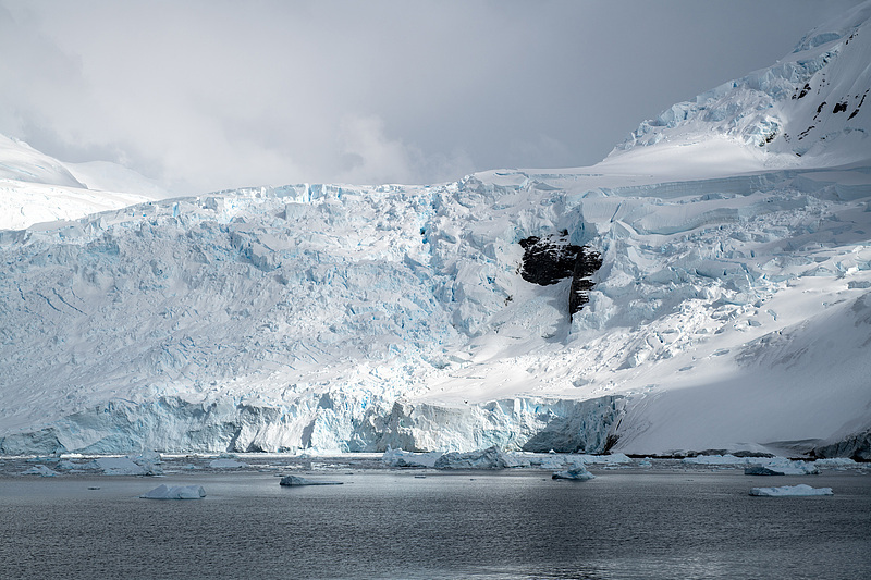 最新监测数据显示南极臭氧空洞大幅缩小