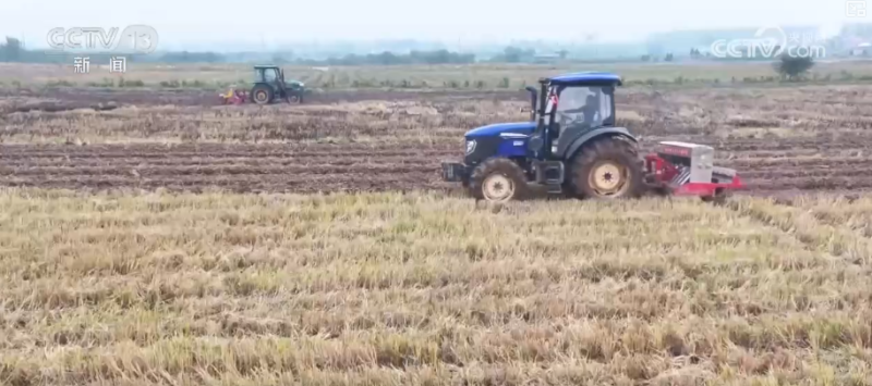 各地精准施策全力以赴高质量播种 “新技术+新设备”让秋冬种更“智慧”