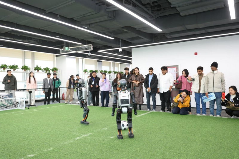 【2025打卡中国】外国网红点赞“Amazing郑州”：在这里看见未来中国的模样