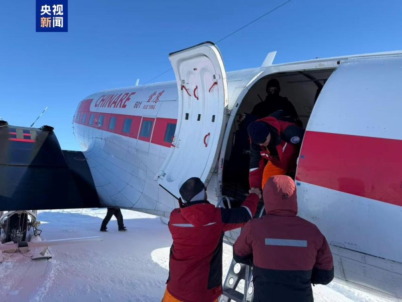 我国“雪鹰601”飞机在南极成功救援转运一俄罗斯病员