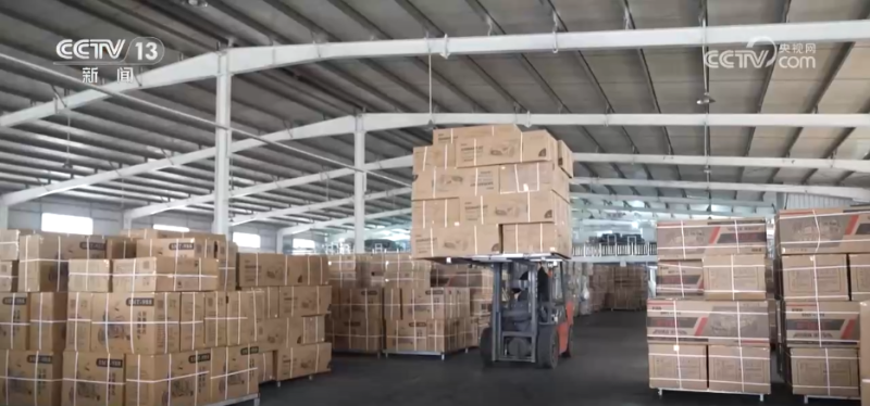 科技赋能快递业跑出“加速度” “小包裹”见证经济“大活力”