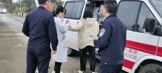 不慎落水羽绒服能保命?消防实验:厚款可漂浮10分钟 但勿当救生衣