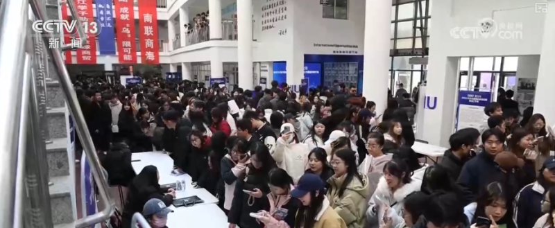 @高校毕业生，就业“大礼包”请查收！2025年秋招这几类人才成“香饽饽”↓